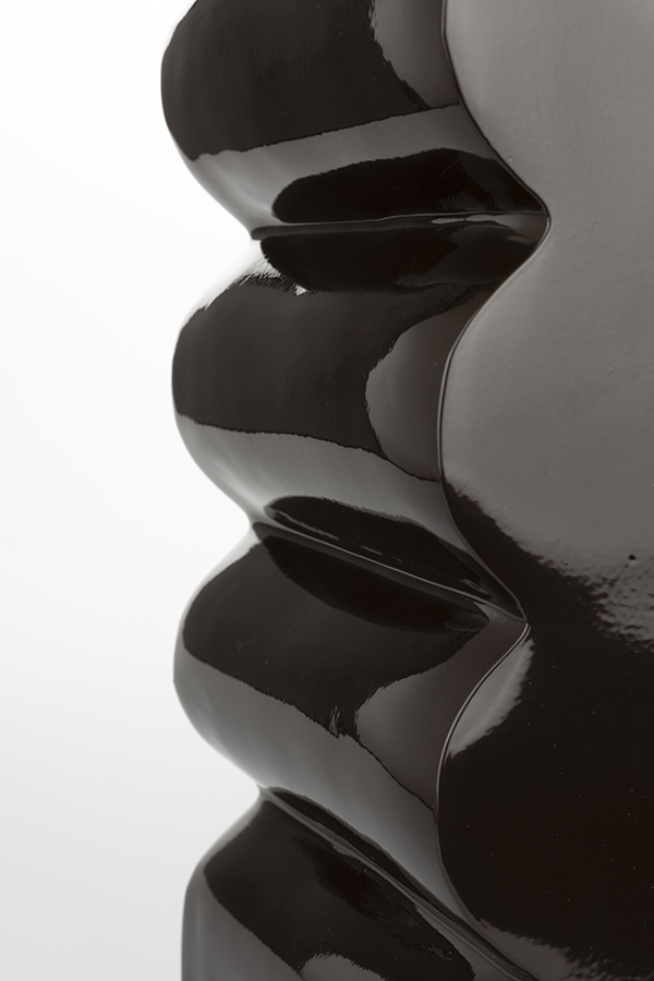 Zuiver Curves príručný dizajnový stolík 8