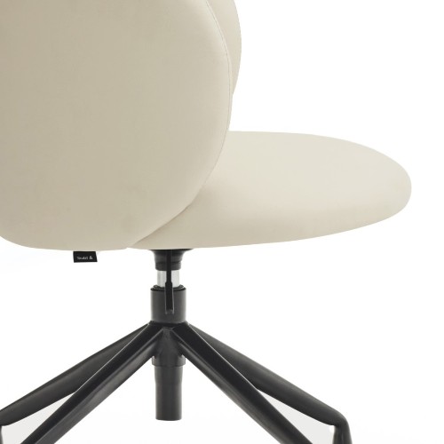 Ergonomické tvarovanie, ktoré zvyšuje pôžitok zo sedenia