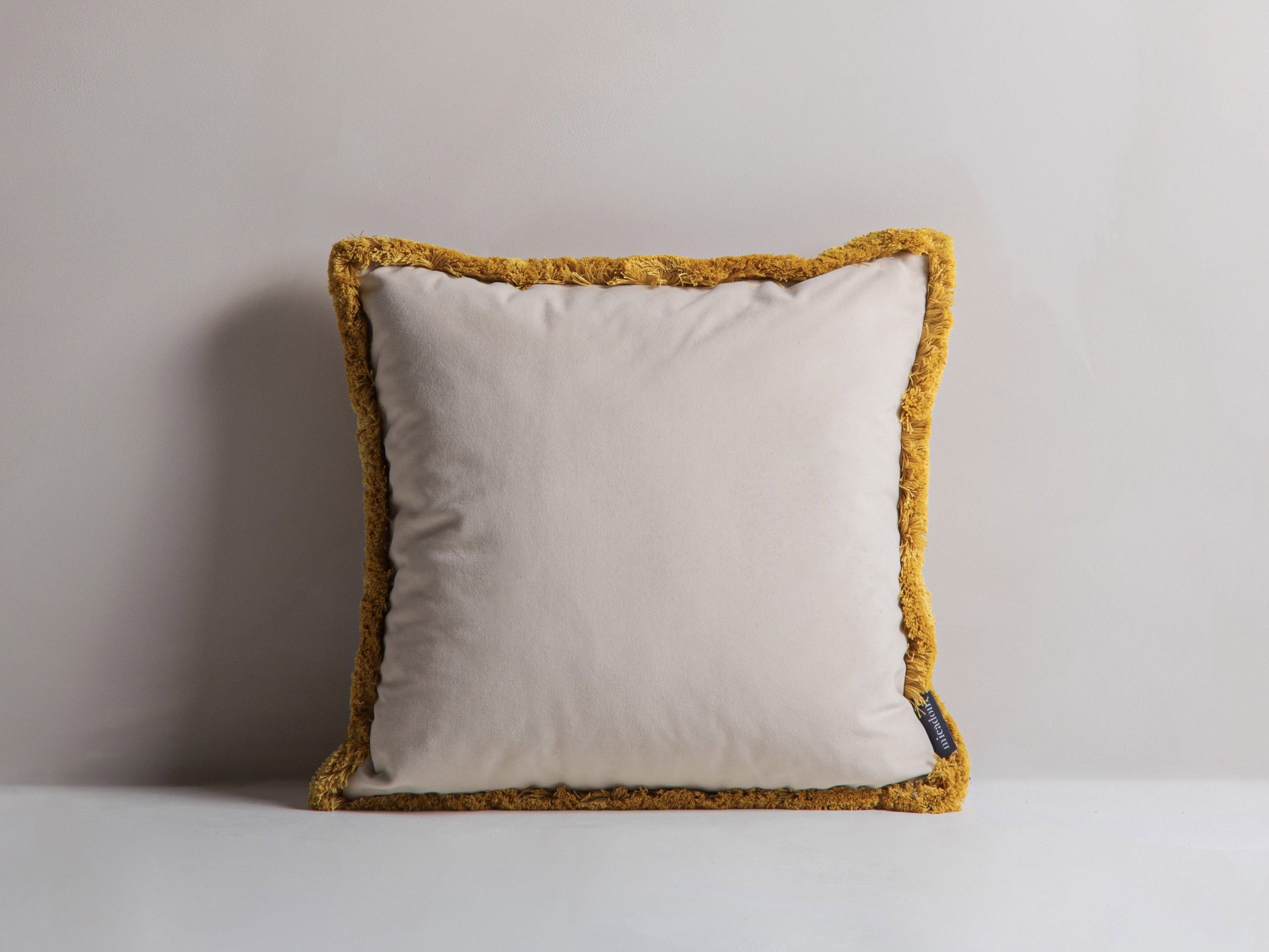 Micadoni Hippy dekoratívny vankúš 45 × 45 × 14 cm - Zamat Matt Velvet 06 + B15 (Mat06b15) - TMAVOBÉŽOVÁ - 45 × 45 × 14 cm
