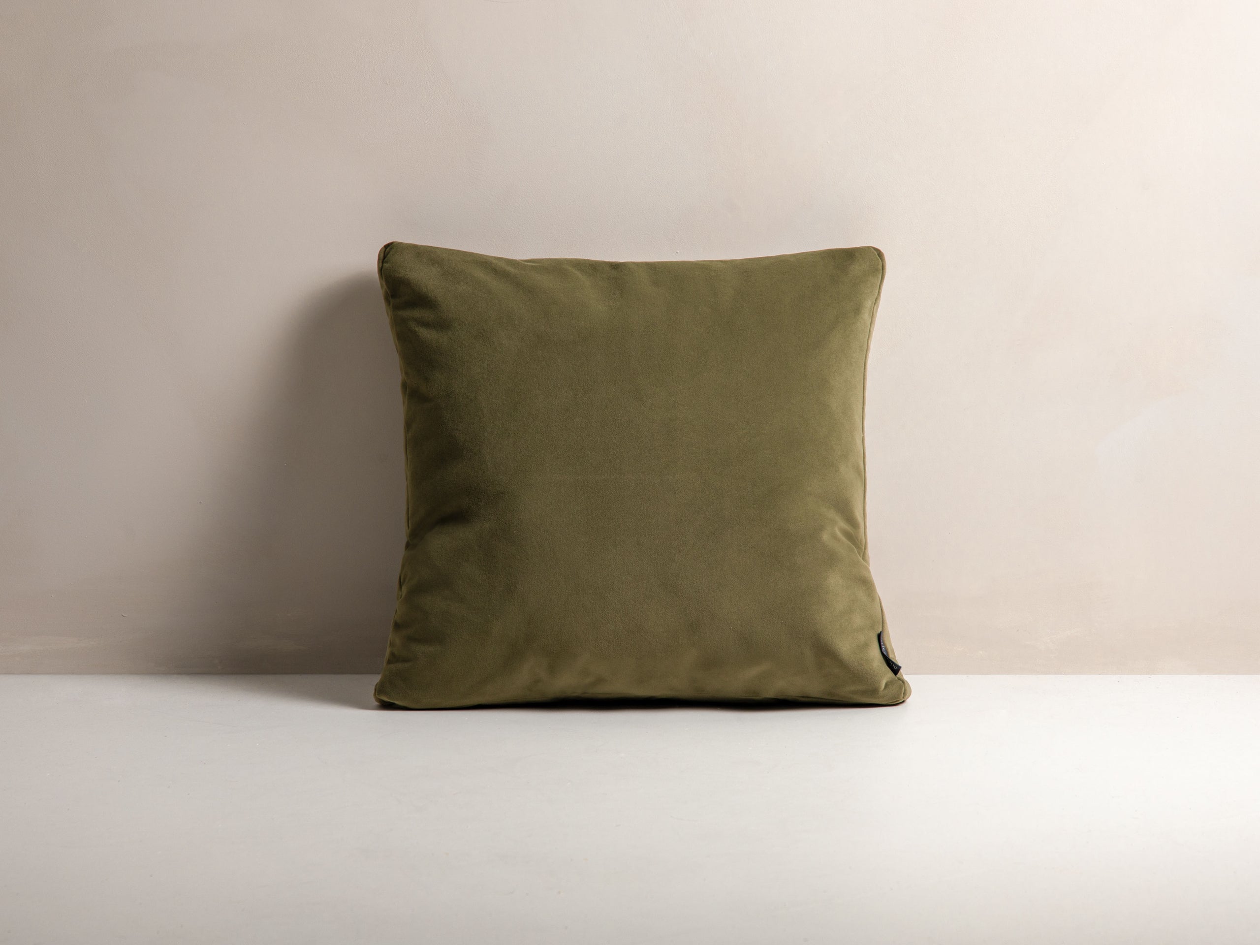 Micadoni Mono dekoratívny vankúš 50 × 50 × 18 cm - Zamat Matt Velvet 38 (Mat38) - ZELENÁ - 50 × 50 × 18 cm
