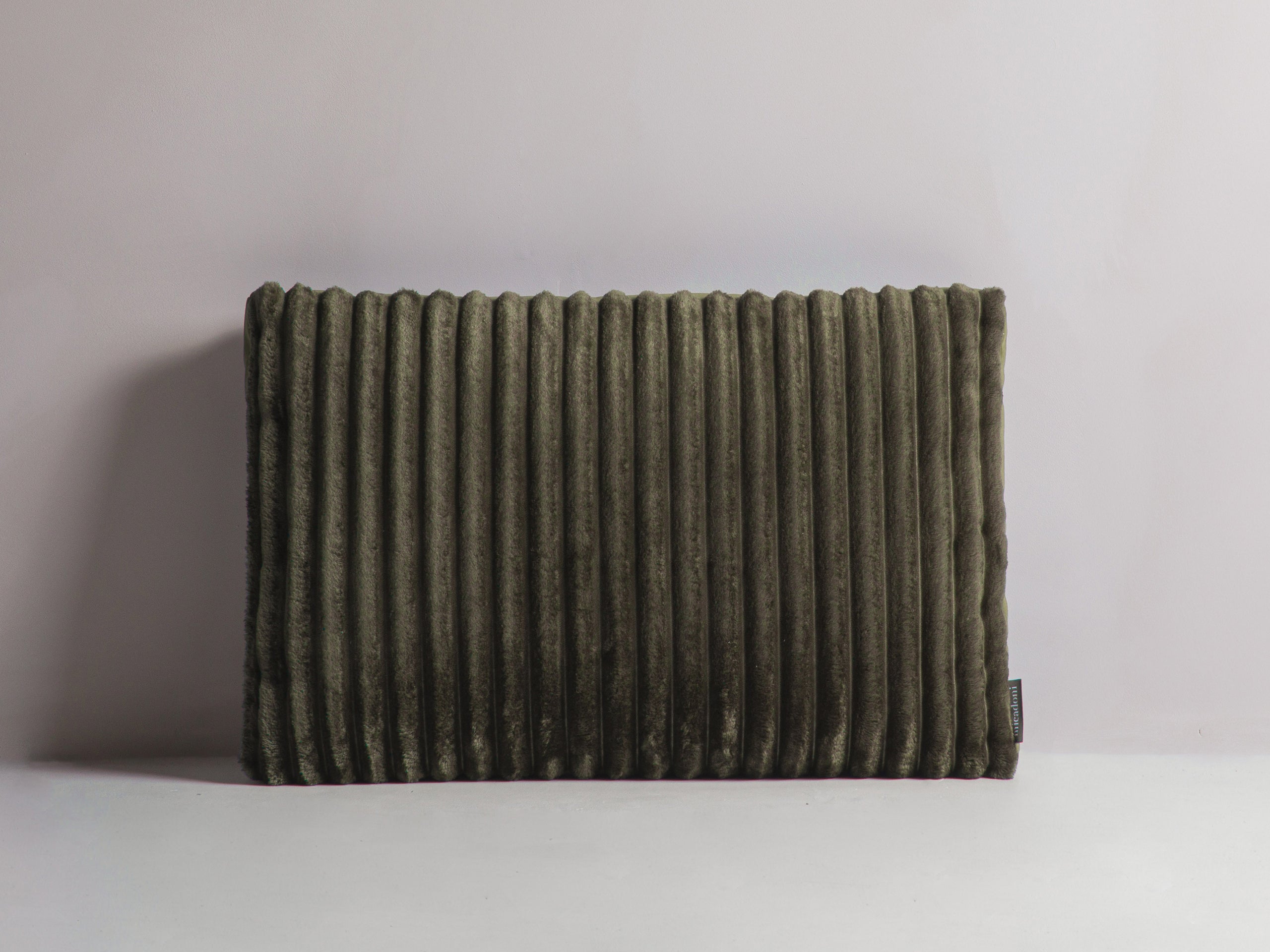 Micadoni Stripy dekoratívny vankúš 60 × 40 × 14 cm - Menčester Tilia 37 (Til37) / Zamat Matt Velvet 38 (Mat38) - MACHOVOZELENÁ / ZELENÁ - 60 × 40 × 14 cm