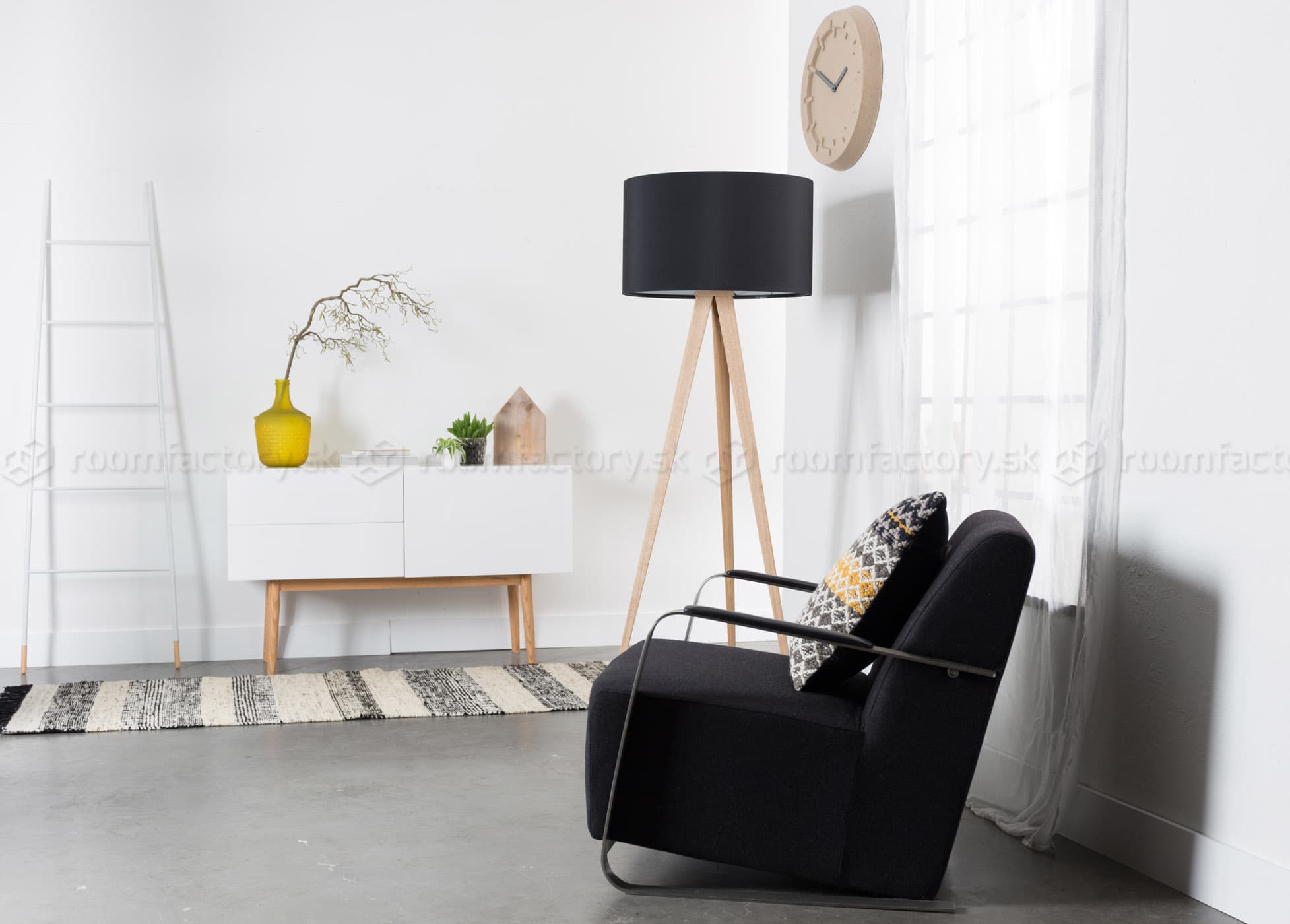 Zuiver High On Wood 2DR 1DO biela lesklá komoda 1