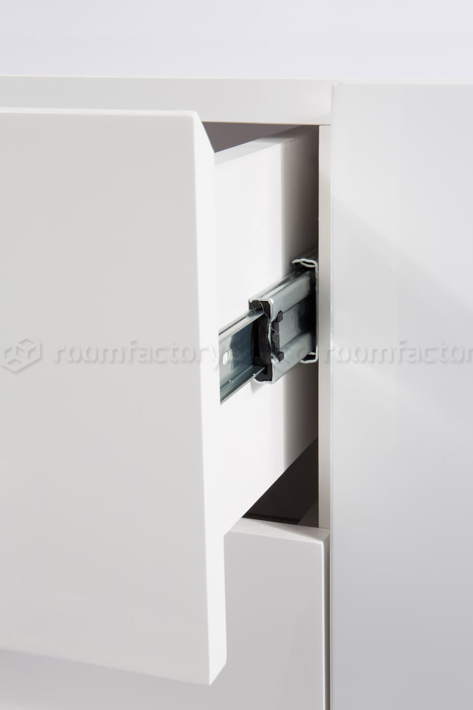 Zuiver High On Wood 2DR 2DO biela komoda 9
